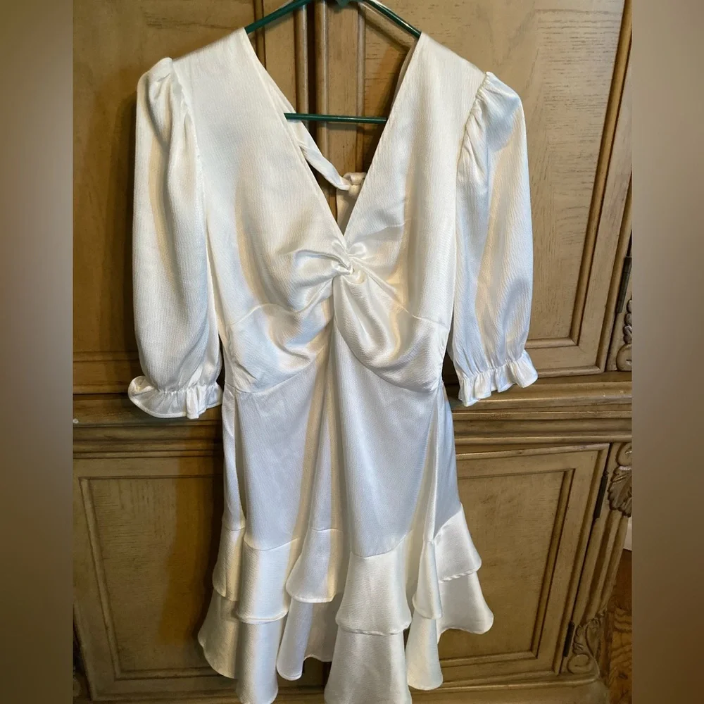 White boutique dress - Picture 1 of 2